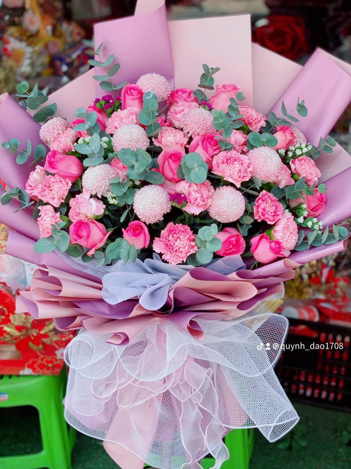 Bó hoa tươi tone tím
