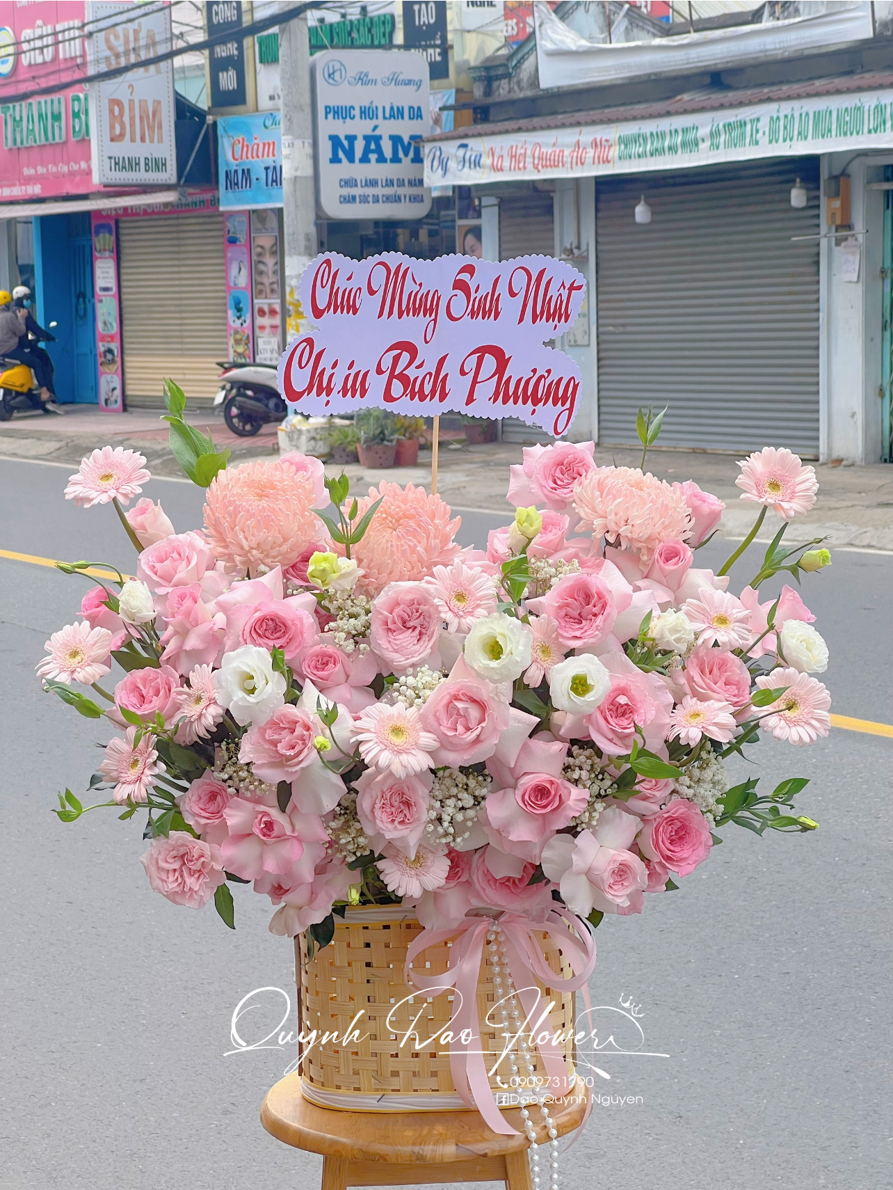 Giỏ hoa Tone Hồng kiểu hiện đại 
