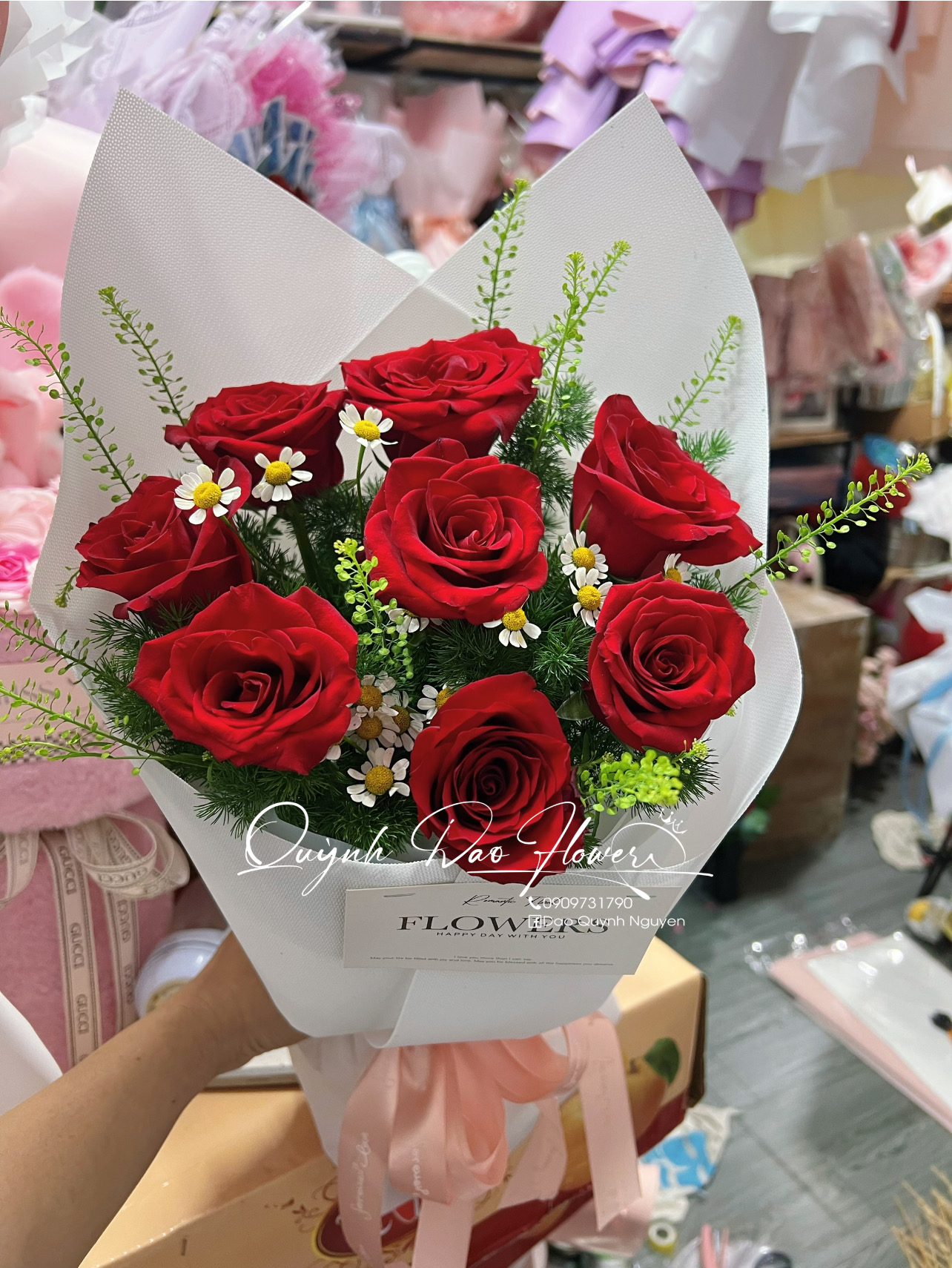 Bó hoa hồng đỏ tai thỏ