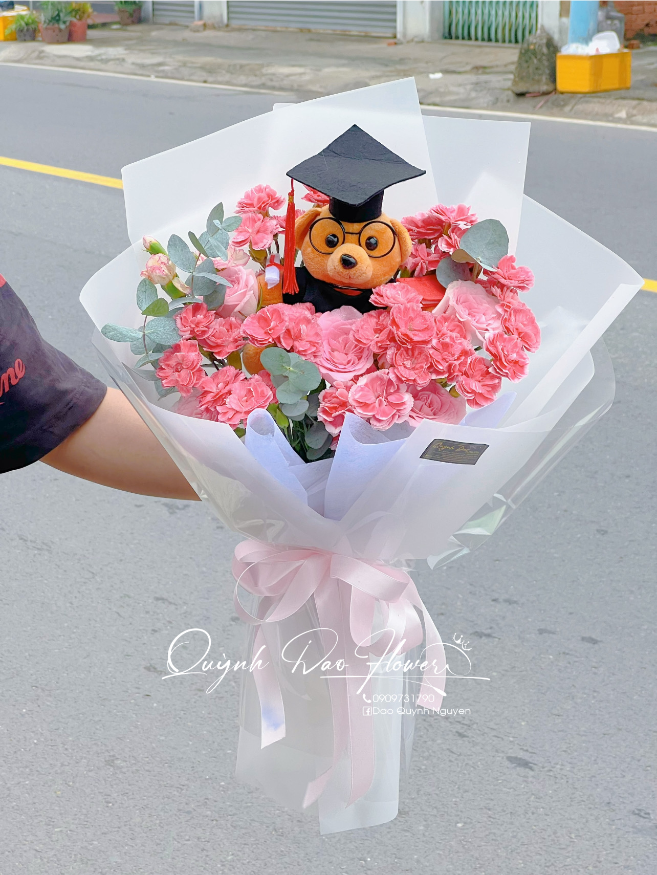 Hoa tốt nghiệp đại học sư phạm kĩ thuật