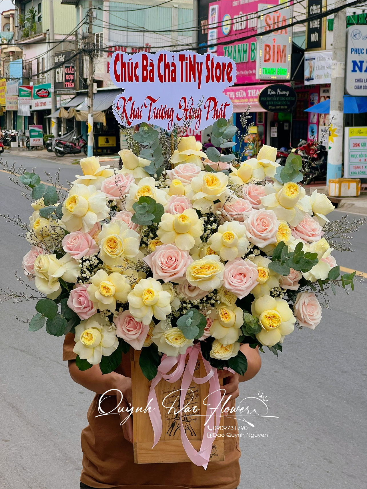 Giỏ hoa tone vàng tặng sếp nữ
