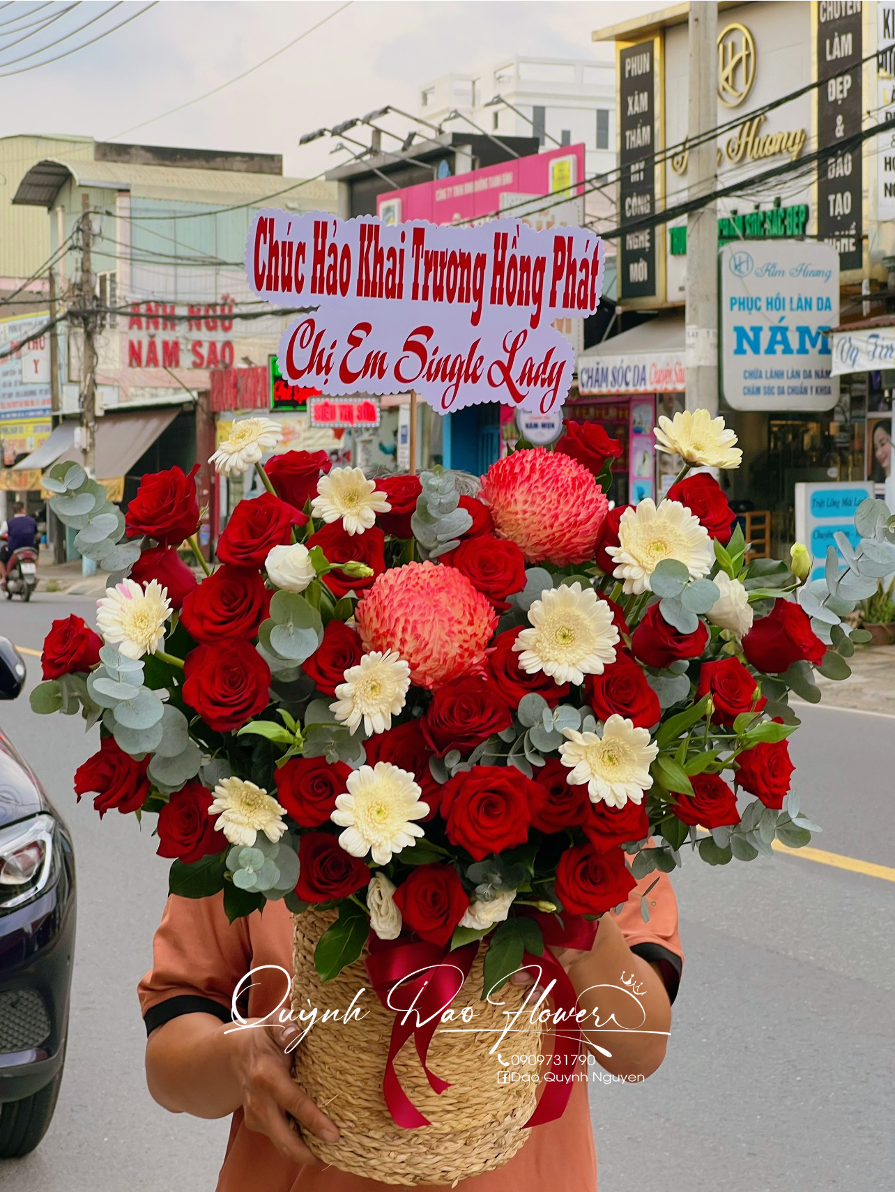 Giỏ hoa hồng đỏ mix cúc mẫu đơn 