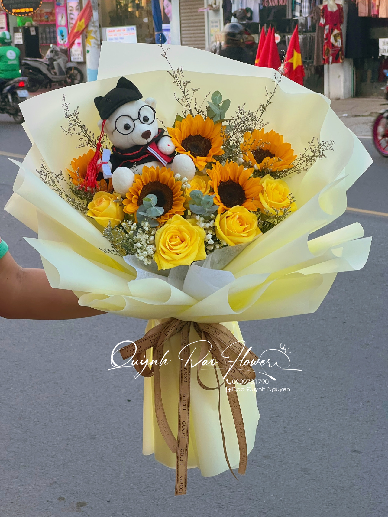 Bó hoa tốt nghiệp hướng dương kèm gấu 