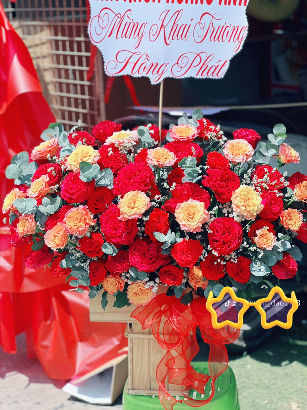 Giỏ hoa tone đỏ to đẹp 