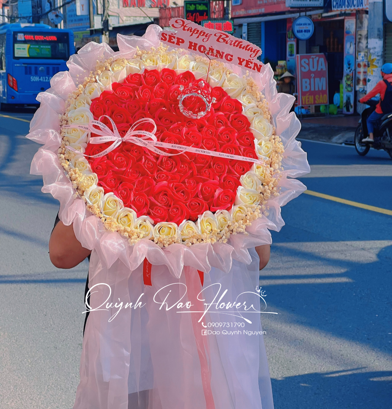 Bó hoa sáp tròn viền bi