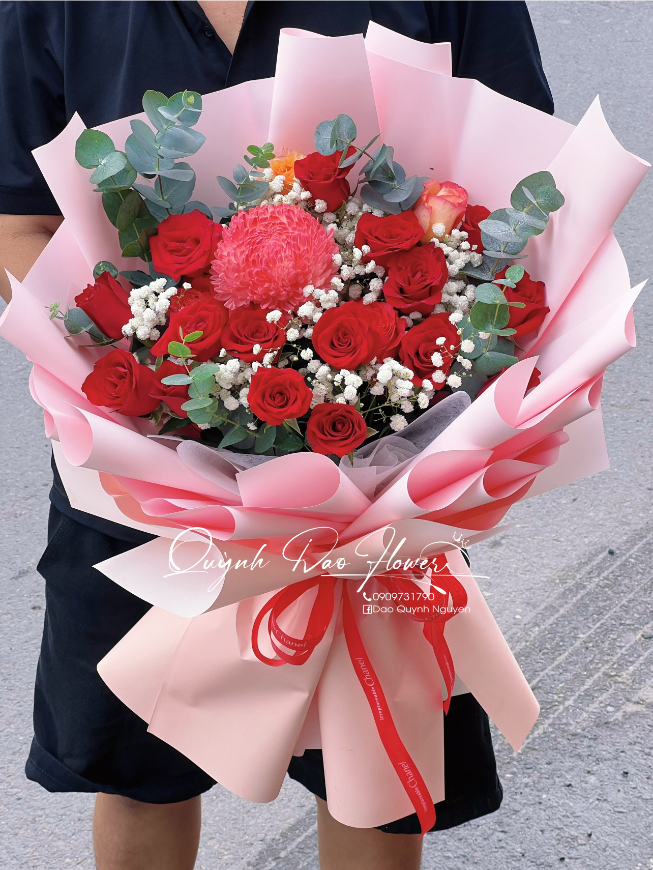 Bó hoa đỏ mix cúc mẫu đơn