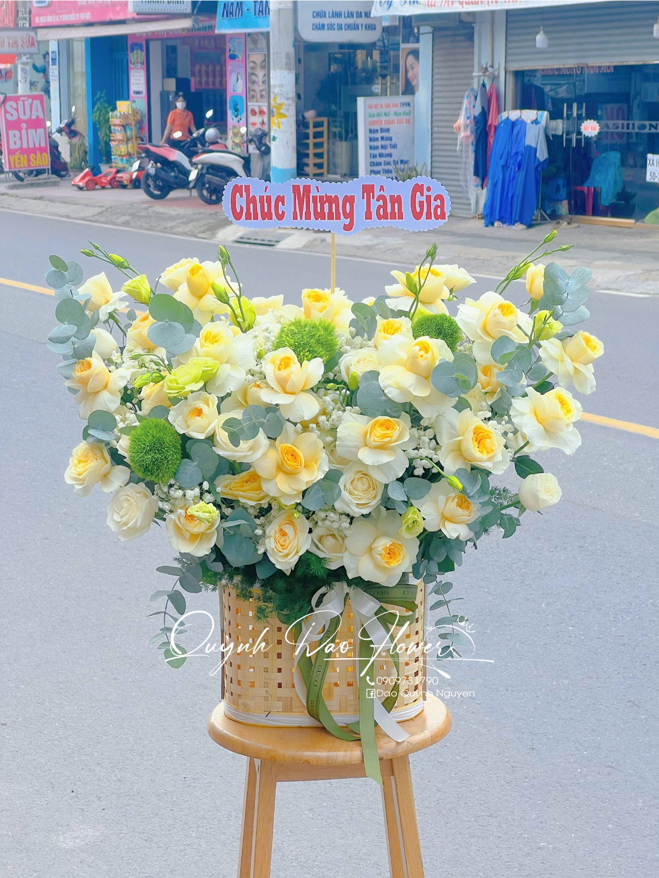 Giỏ hoa tone vàng xanh