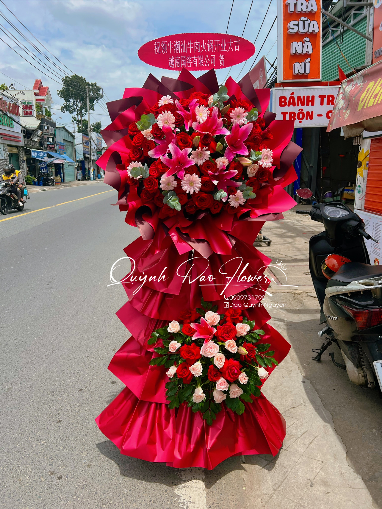 Kệ khai trương người hoa