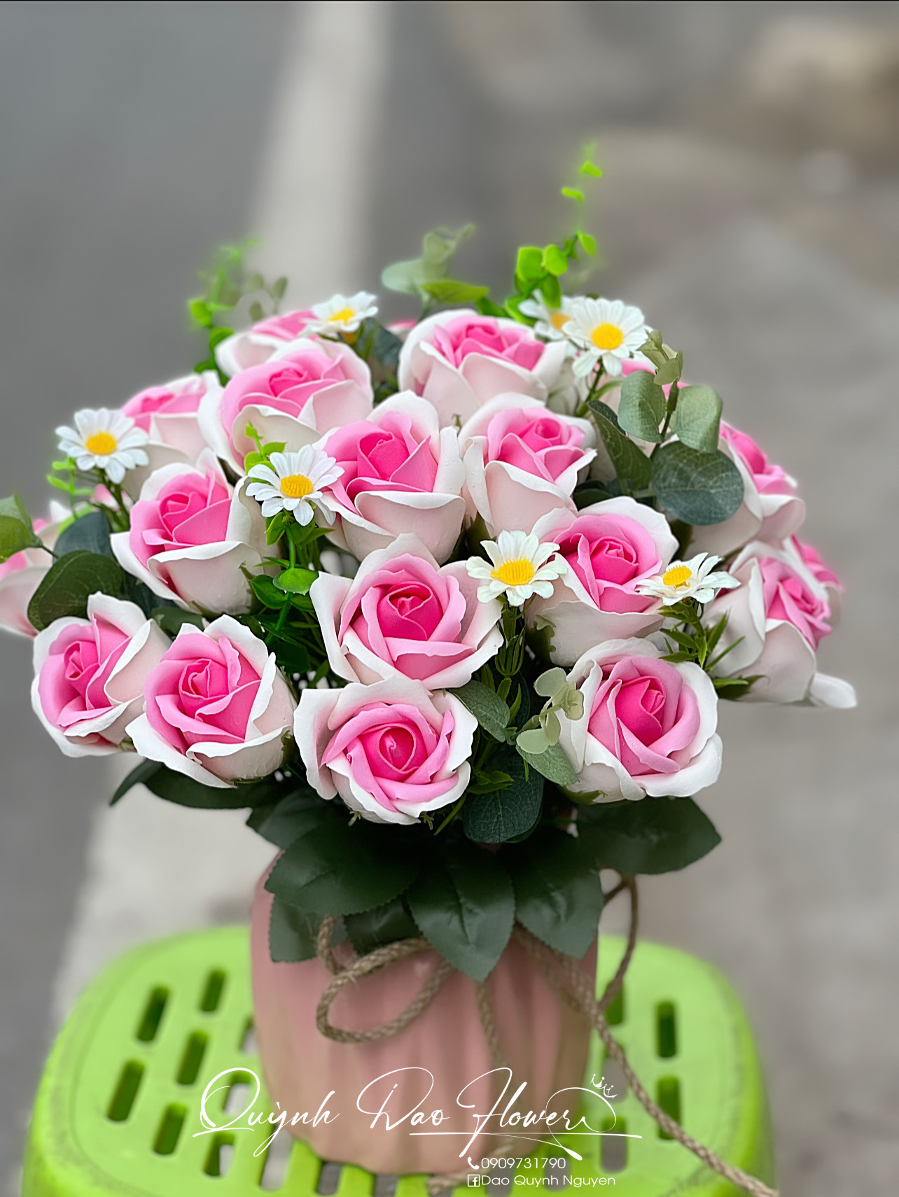 Giỏ hoa sáp Hồng để bàn làm việc 
