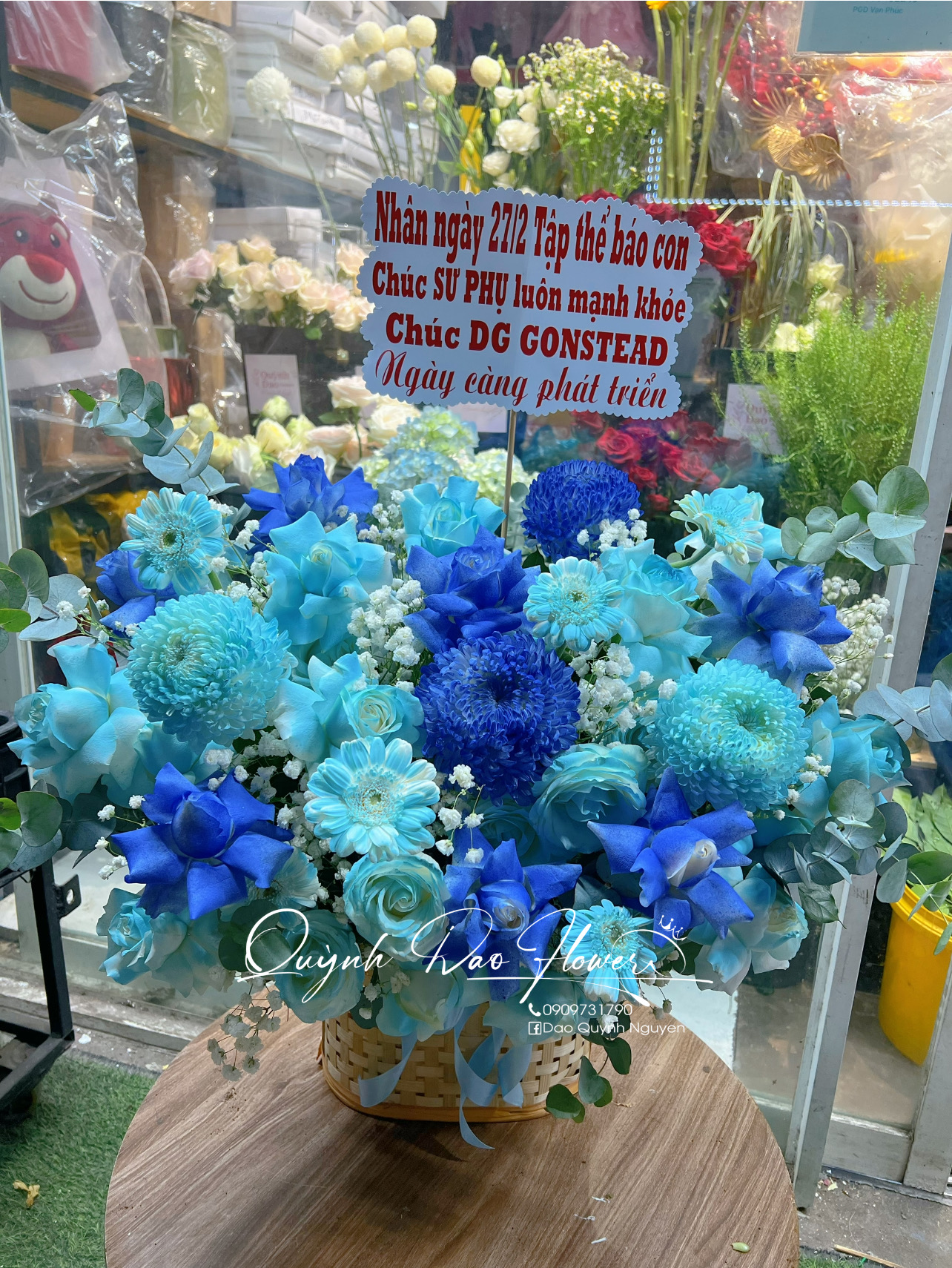 Giỏ hoa xanh dương đẹp 