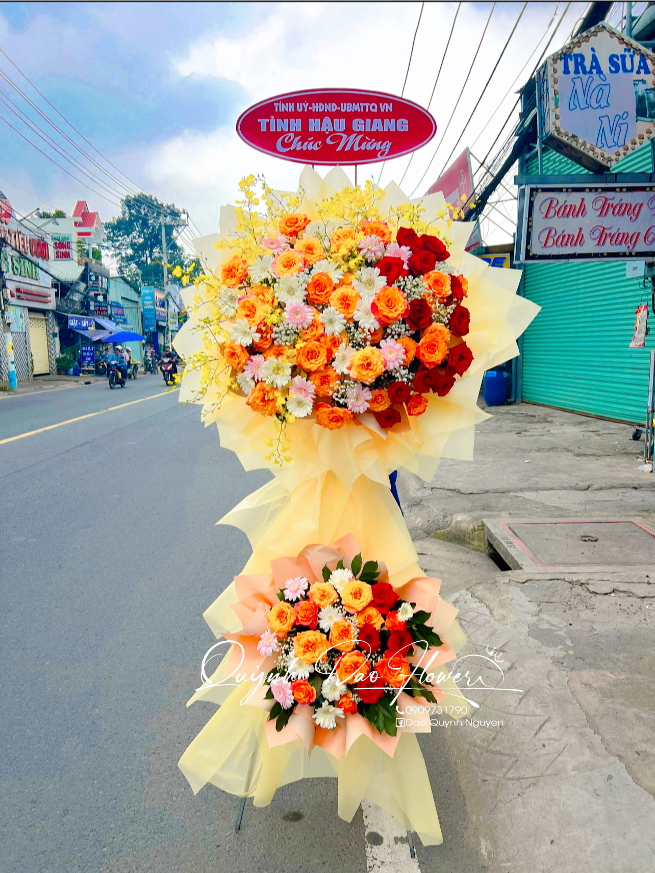 Kệ khai trương tone cam vàng 