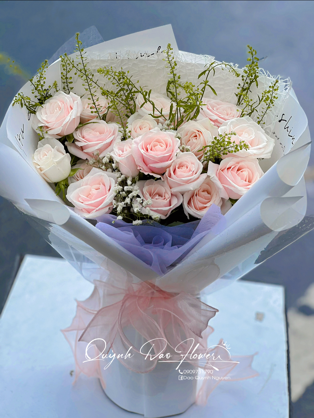 Bó hoa hồng kem nhẹ nhàng tặng bạn gái 