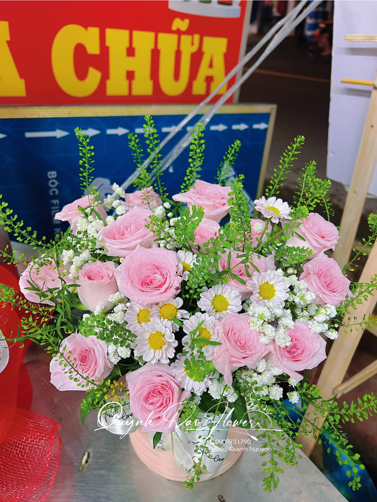 Giỏ hoa nhỏ để bàn làm việc 
