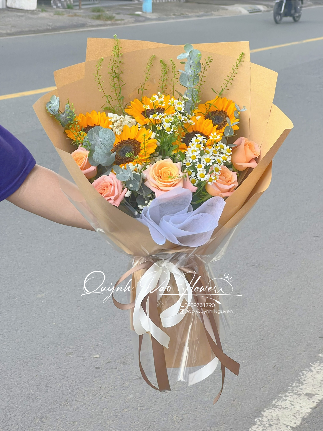 Bó hoa tốt nghiệp bó giấy xi măng 