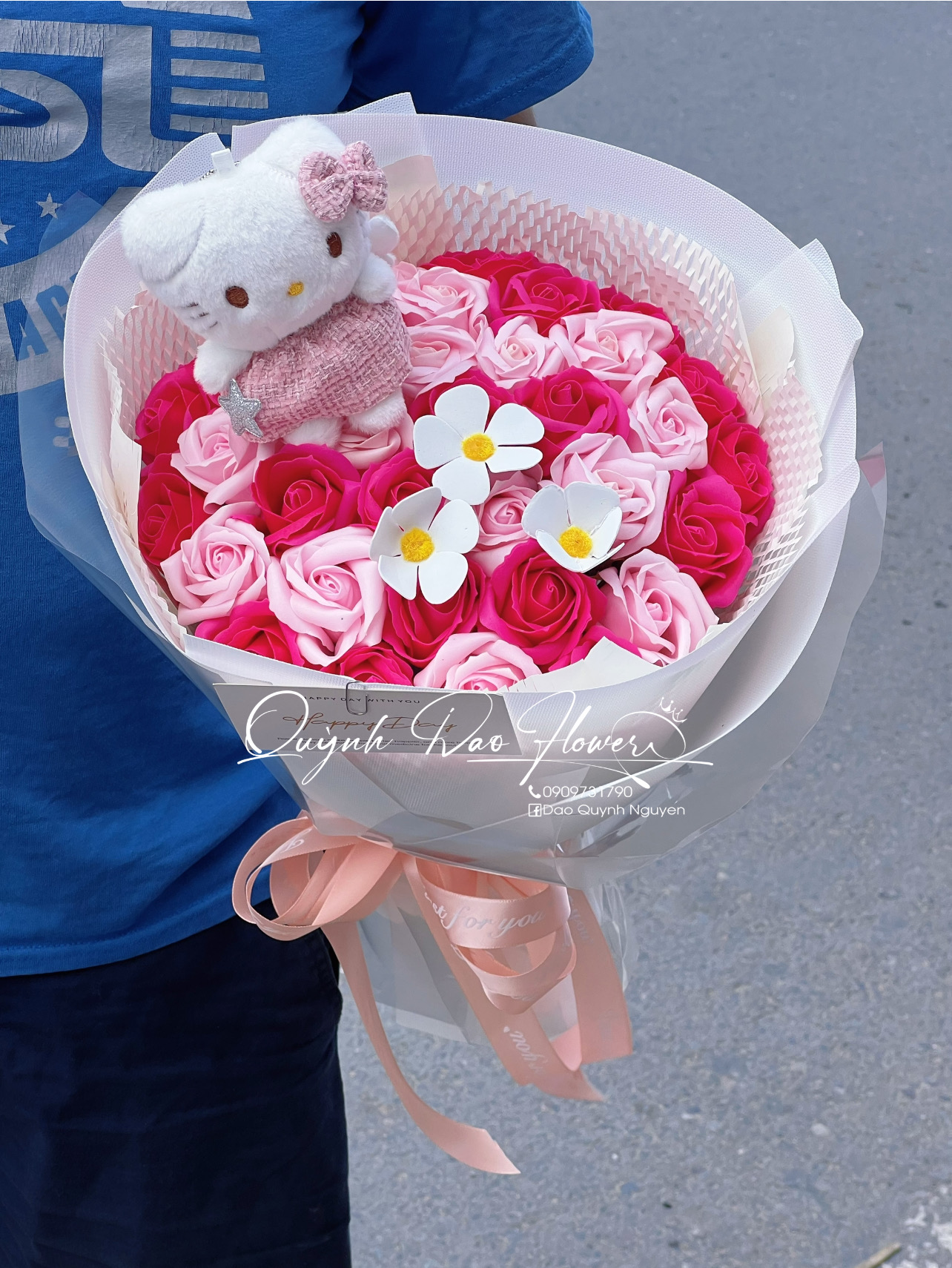 Bó hoa sáp hồng hello kitty 