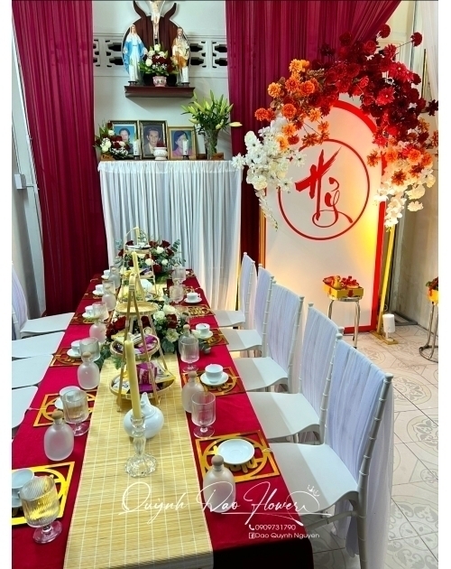 Gia tiên tone đỏ trắng