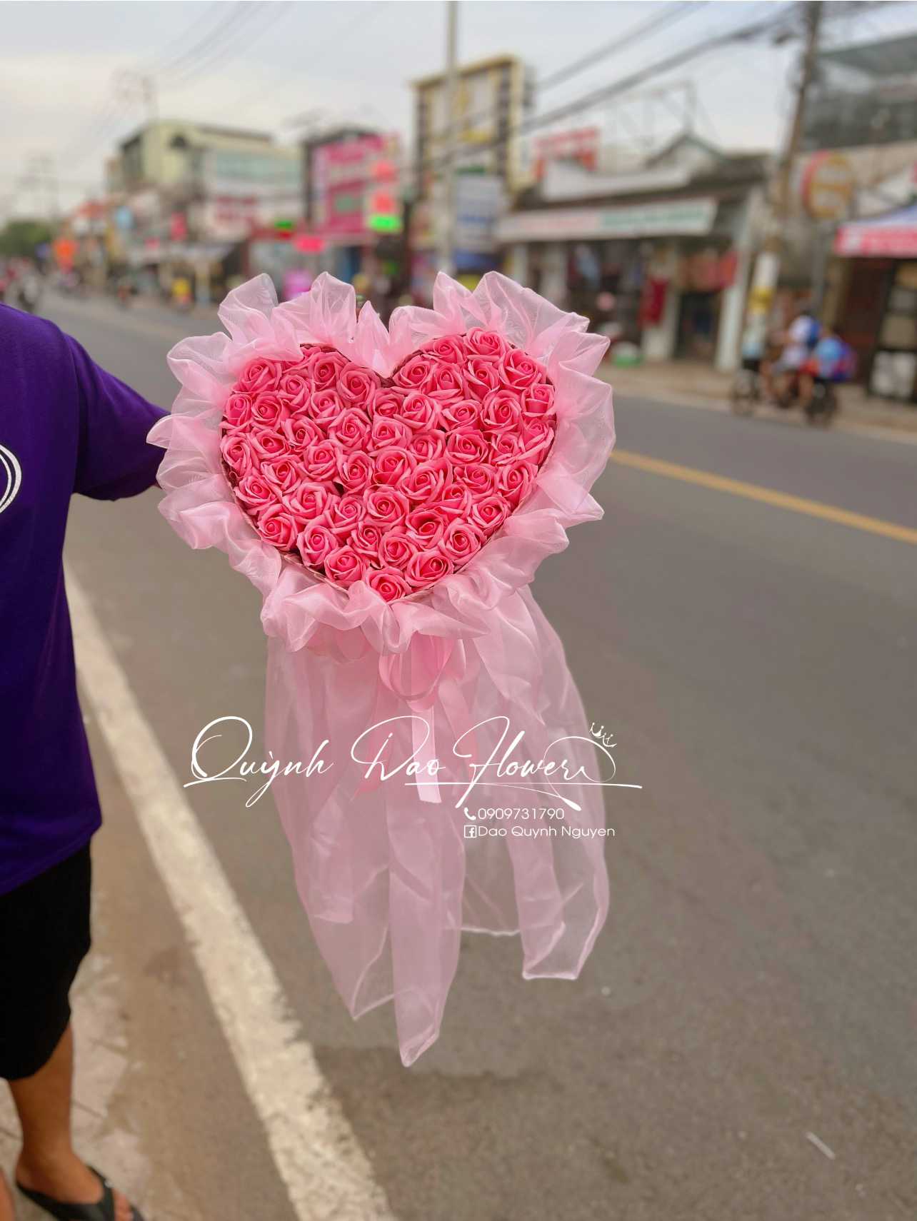 Bó hoa trái tim màu hồng