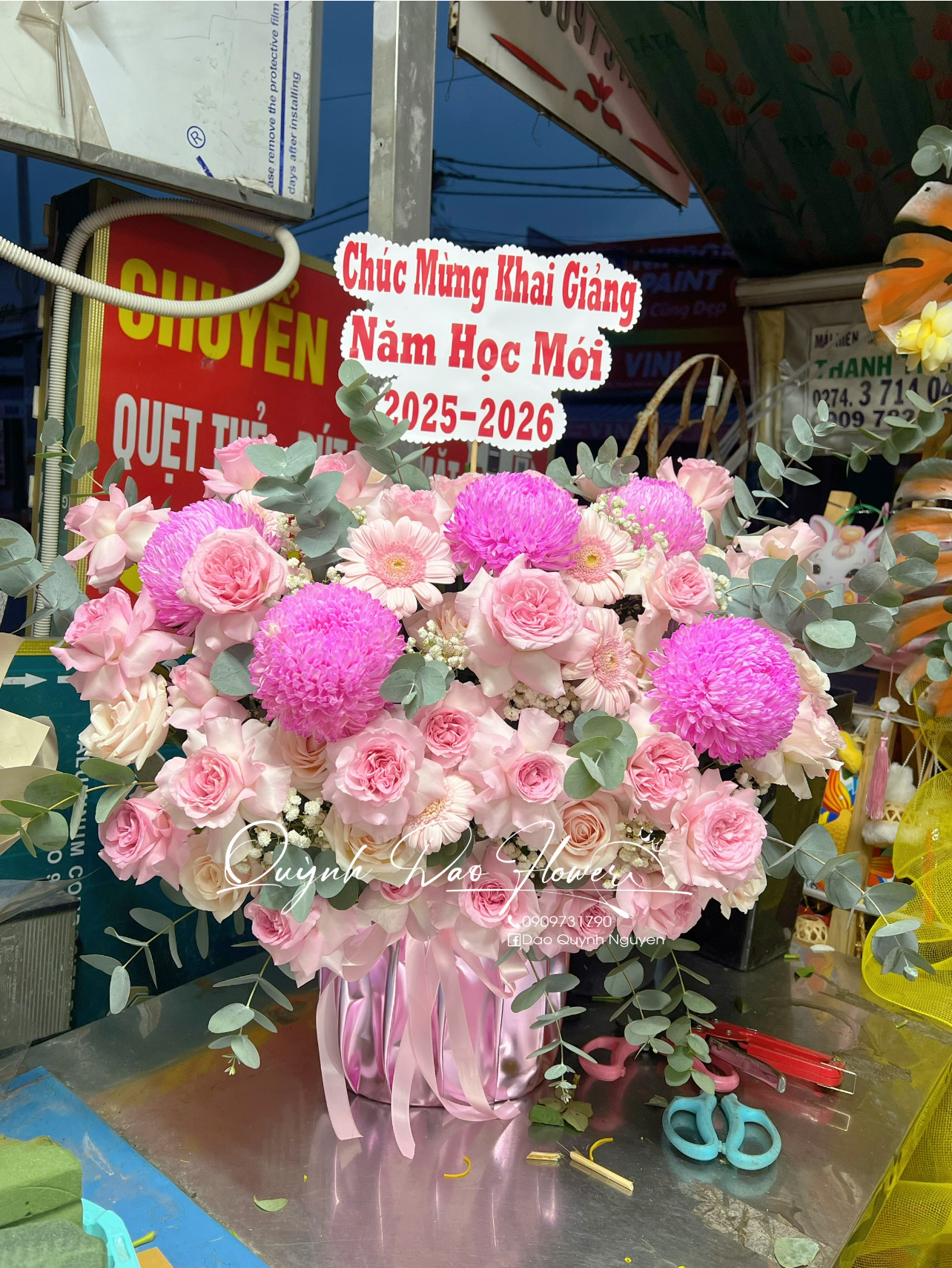 Giỏ hoa hồng mix cúc mẫu đơn thuận an