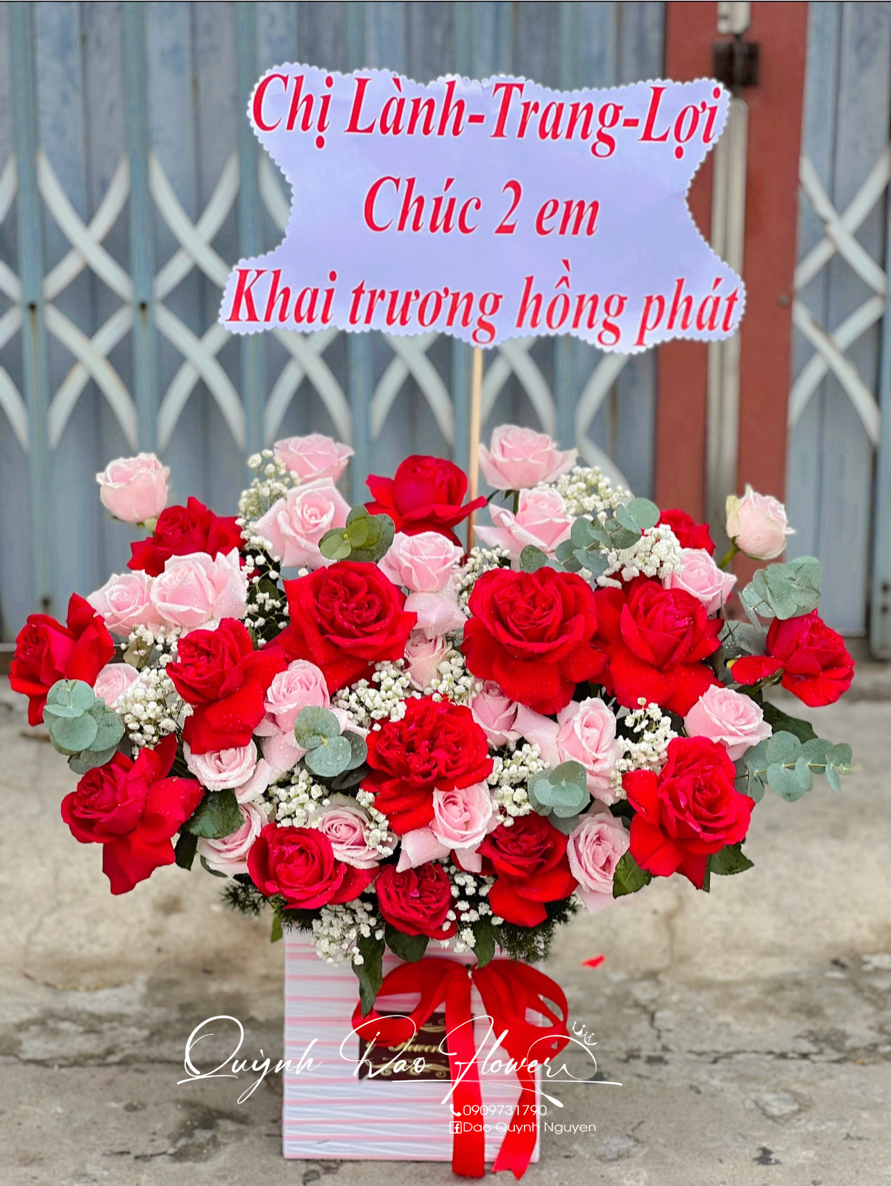 Giỏ hoa Hồng mix màu hồng đỏ rẻ đẹp 