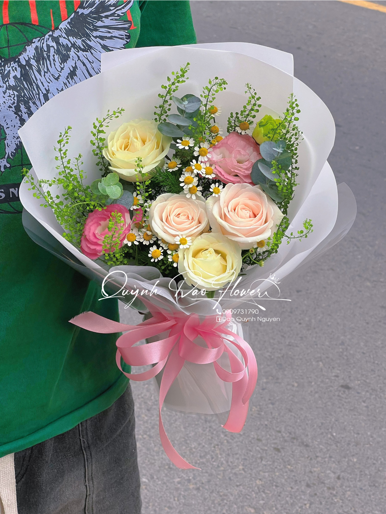 Bó hoa gần đại học quốc gia