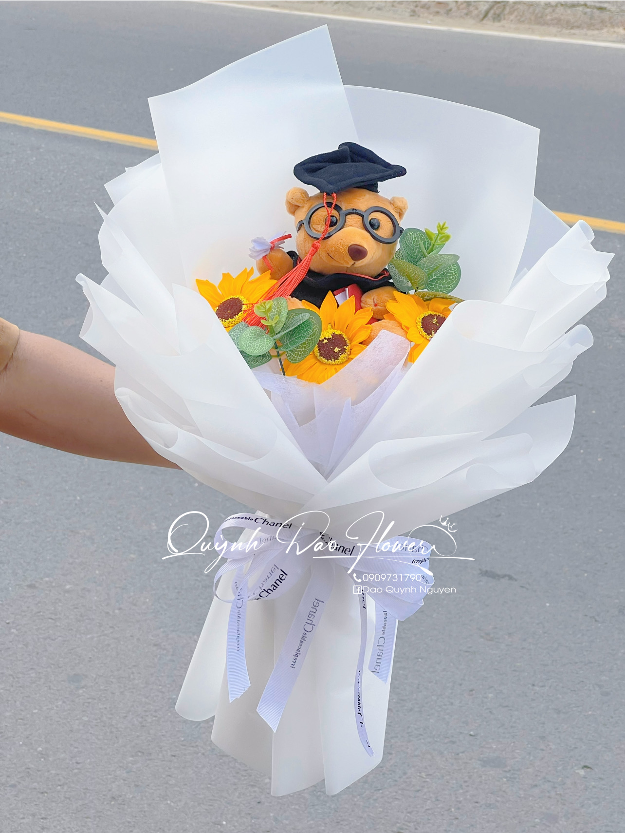 Bó hoa hướng dương tốt nghiệp kèm gấu size nhỏ