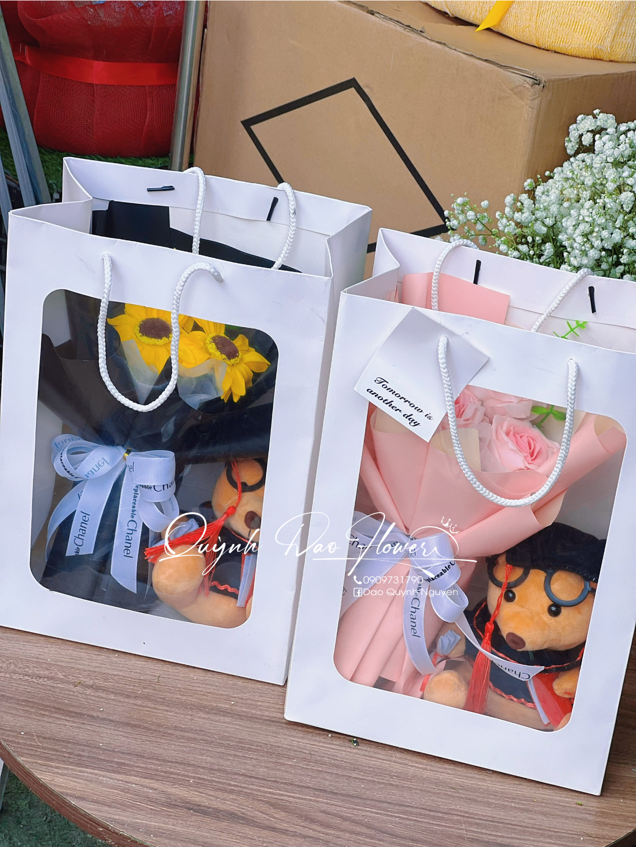 Hộp hoa tốt nghiệp kèm gấu 