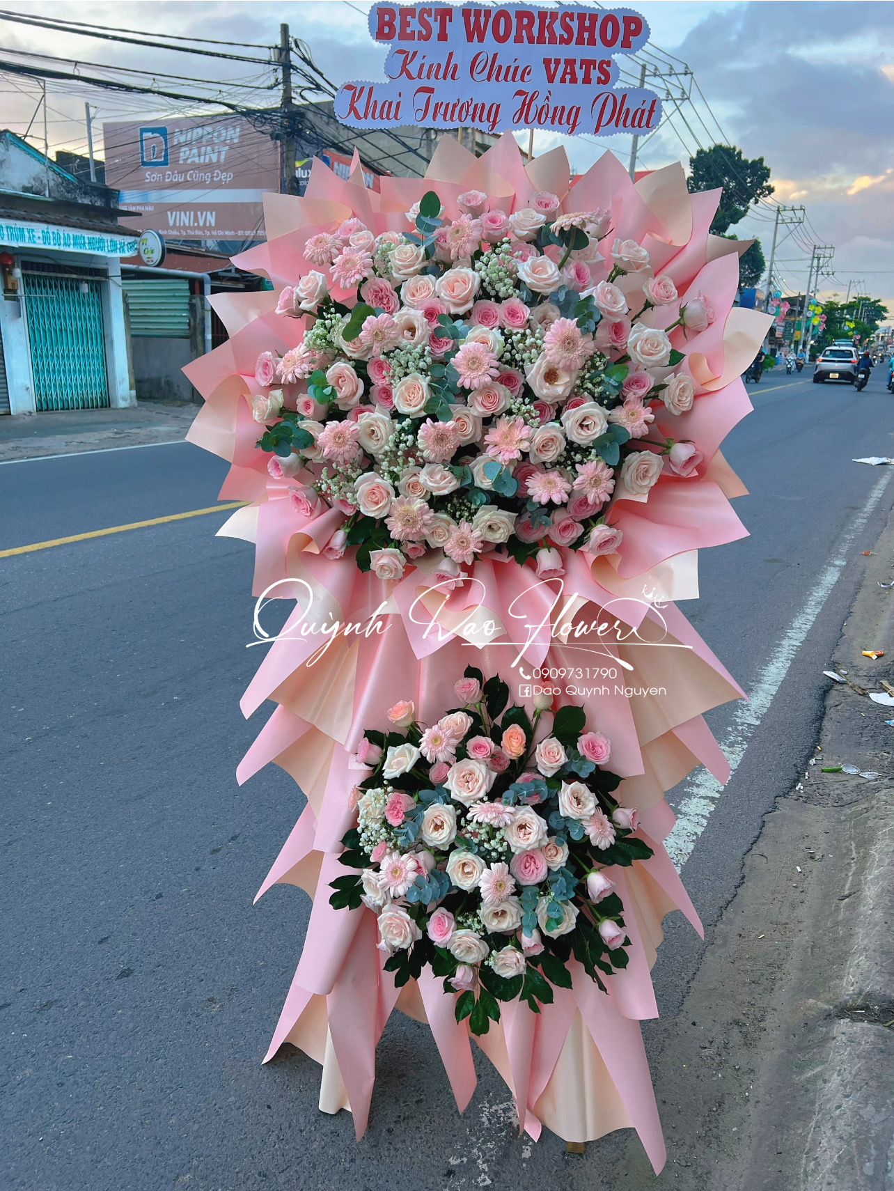 Kệ khai trương màu hồng quận 12