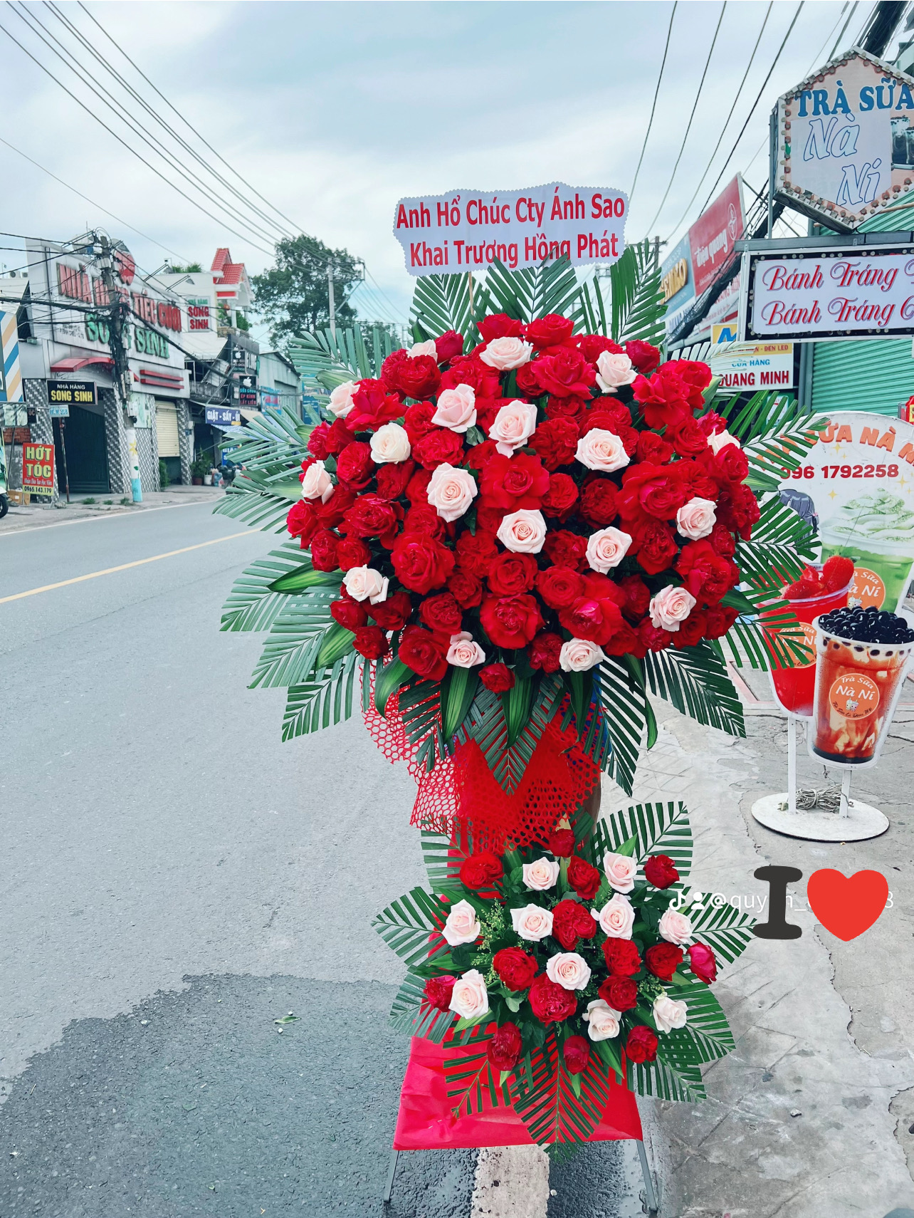 Kệ hoa khai trương tone đỏ , thuận an, bình dương, thủ Đức 