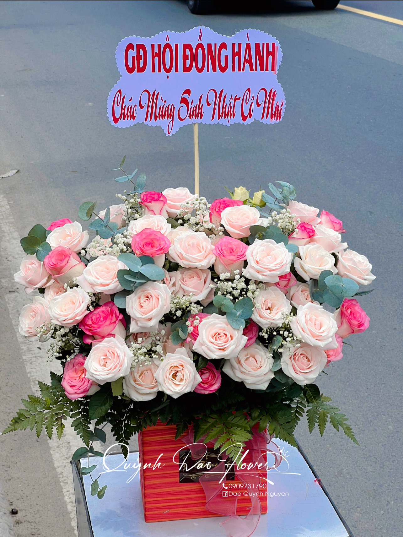 Giỏ hoa hồng nhỏ xinh tặng sinh nhật  cô