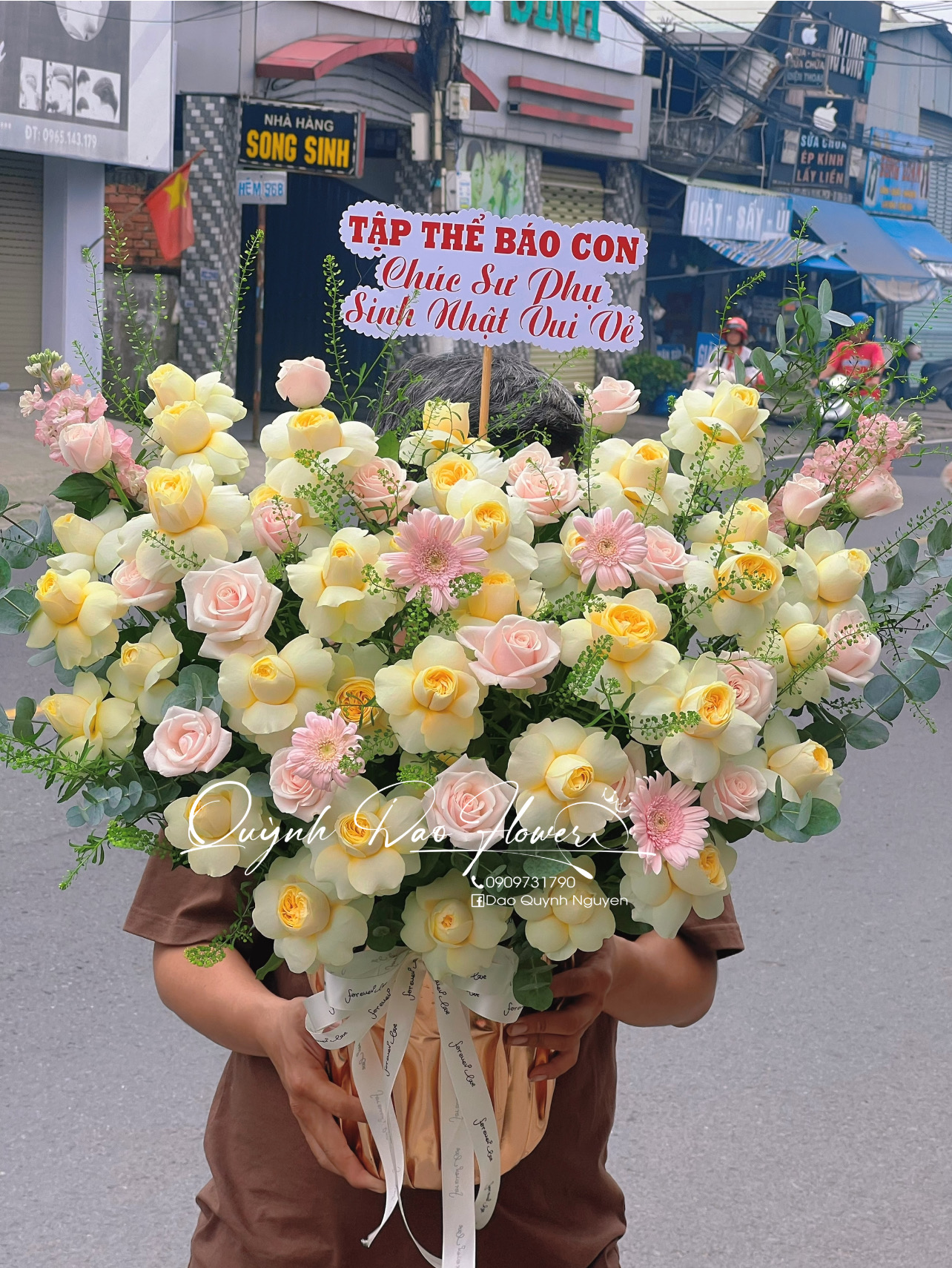 Giỏ hoa to thủ Đức 