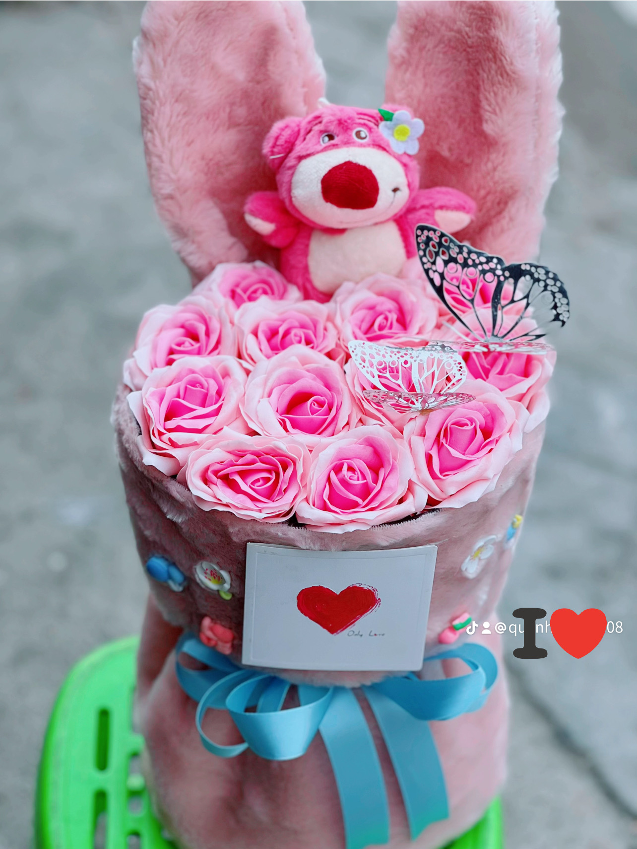 Bó hoa gấu dâu giá rẻ, shop hoa gấu gần nhất 