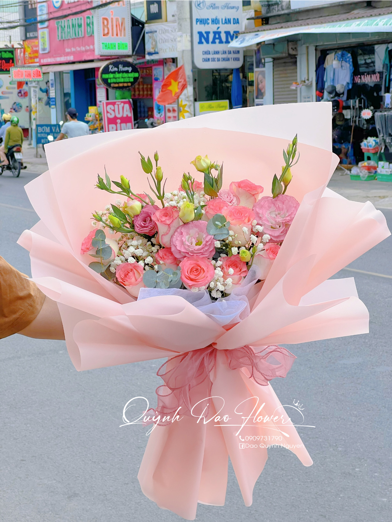 Bó hoa hồng mix hoa cát tường 