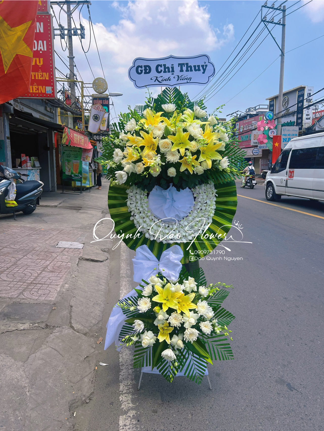 Kệ viếng ly vàng