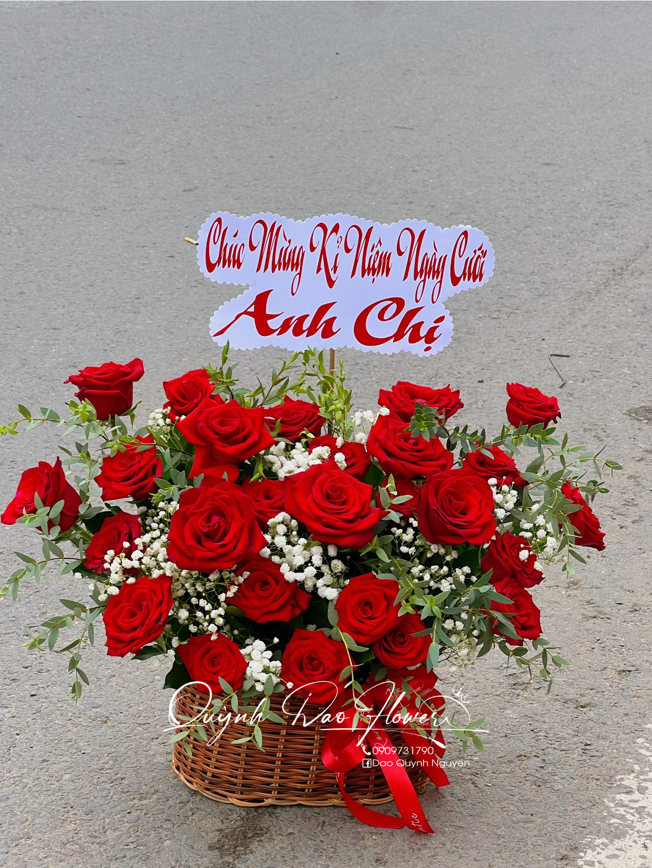 Giỏ hoa đỏ sang trọng 