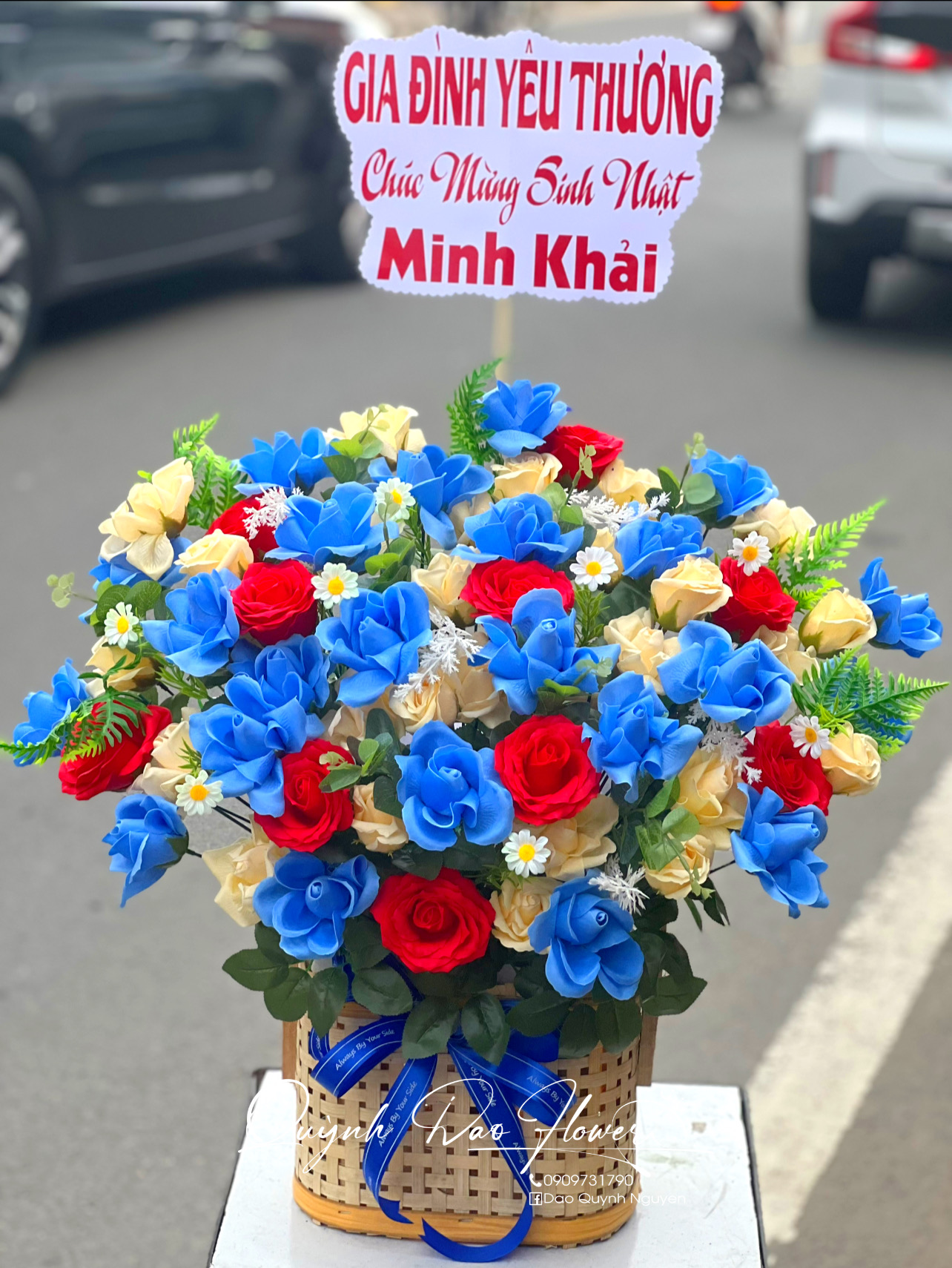 Giỏ hoa sáp tone xanh
