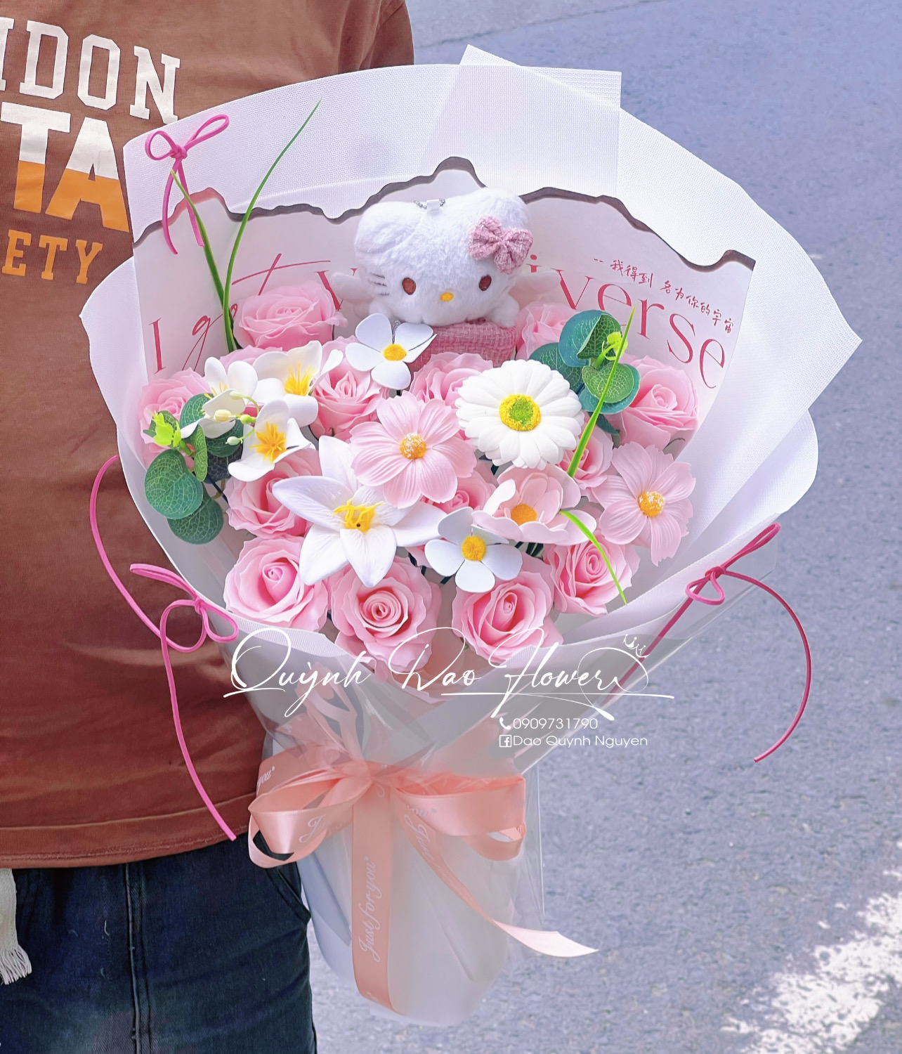 Bó hoa hello kitty 20/10