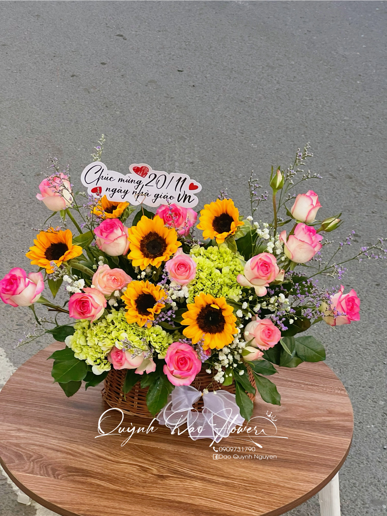 Giỏ hoa Hồng mix hướng dương 