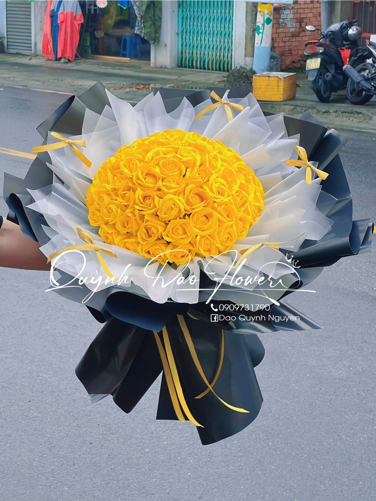 Bó hoa sáp vàng 70 bông