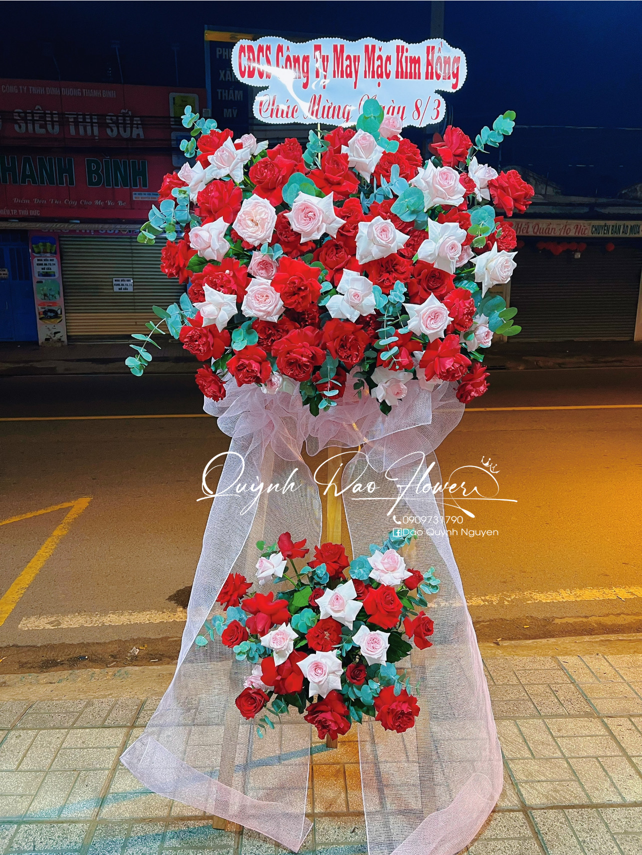 Kệ khai trương thủ Đức hiện đại 