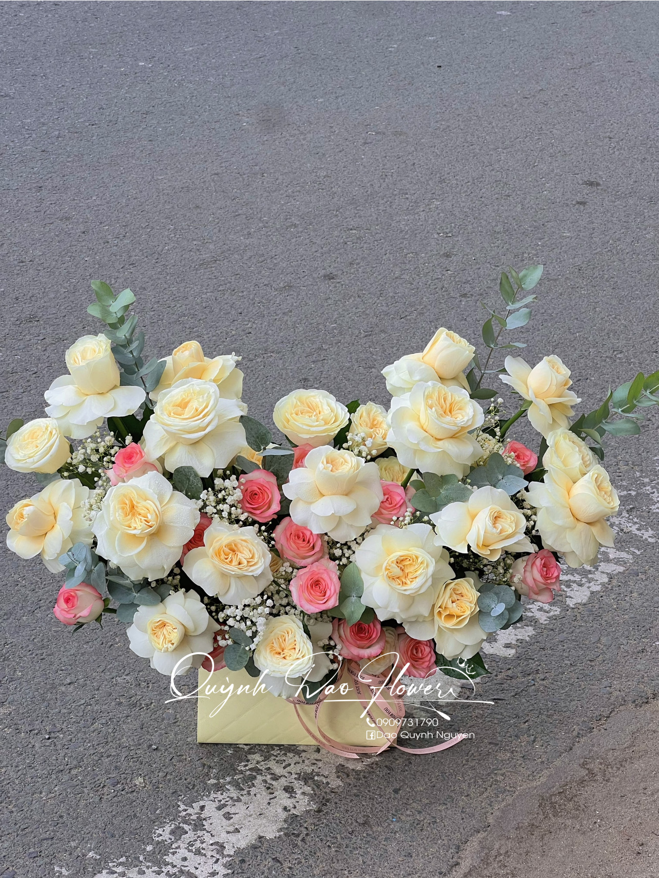 Giỏ hoa vàng hồng