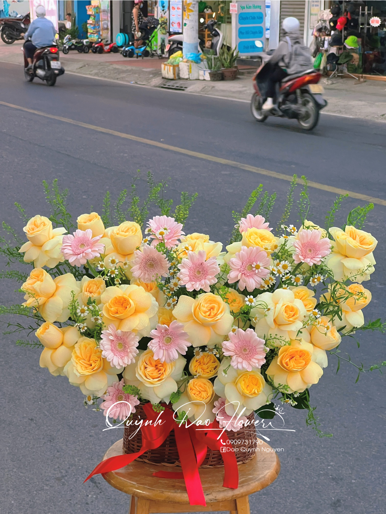 Giỏ hoa vàng mix hoa đồng tiền