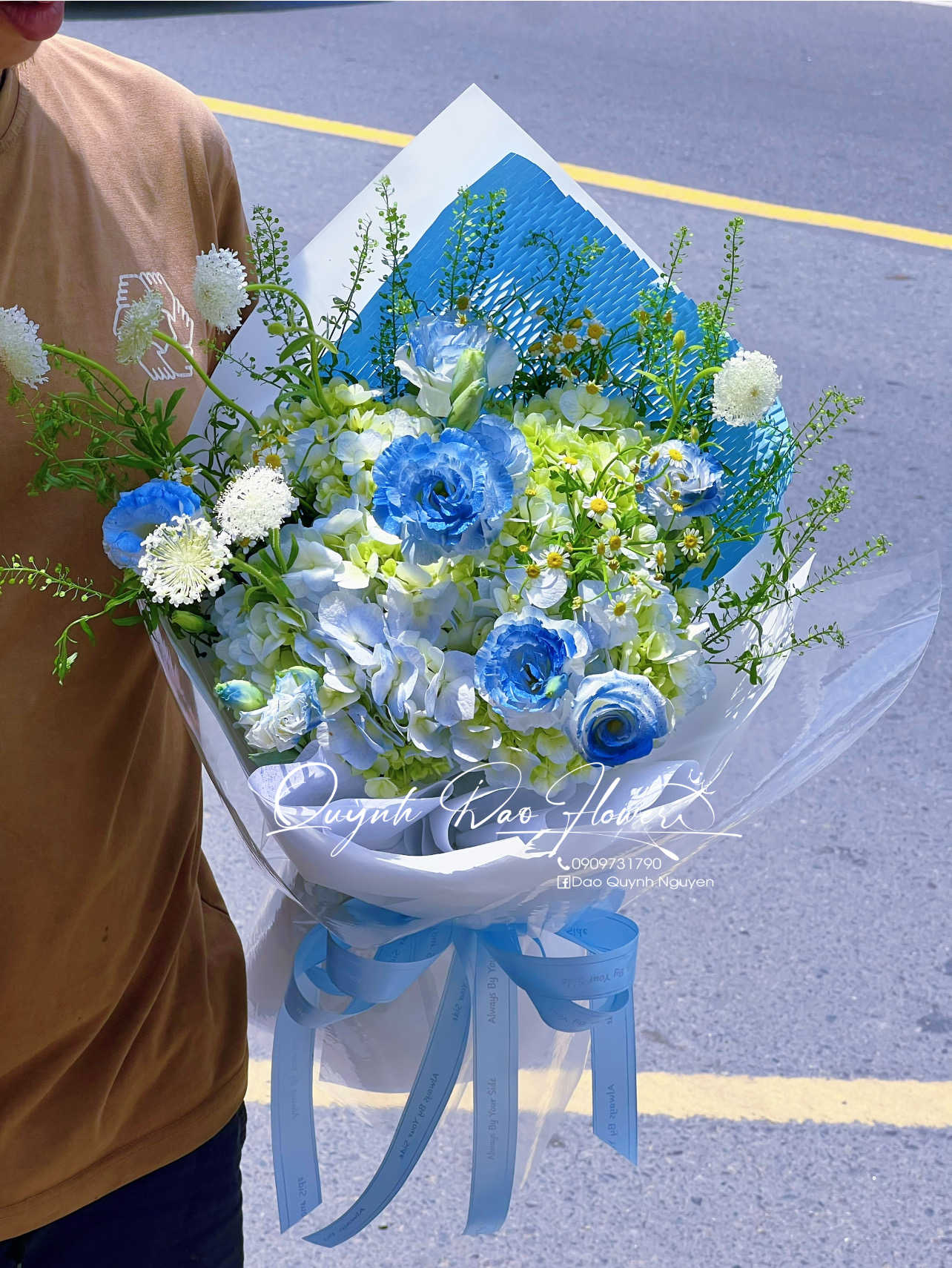 Bó hoa tú cầu xanh dương thủ dầu 1
