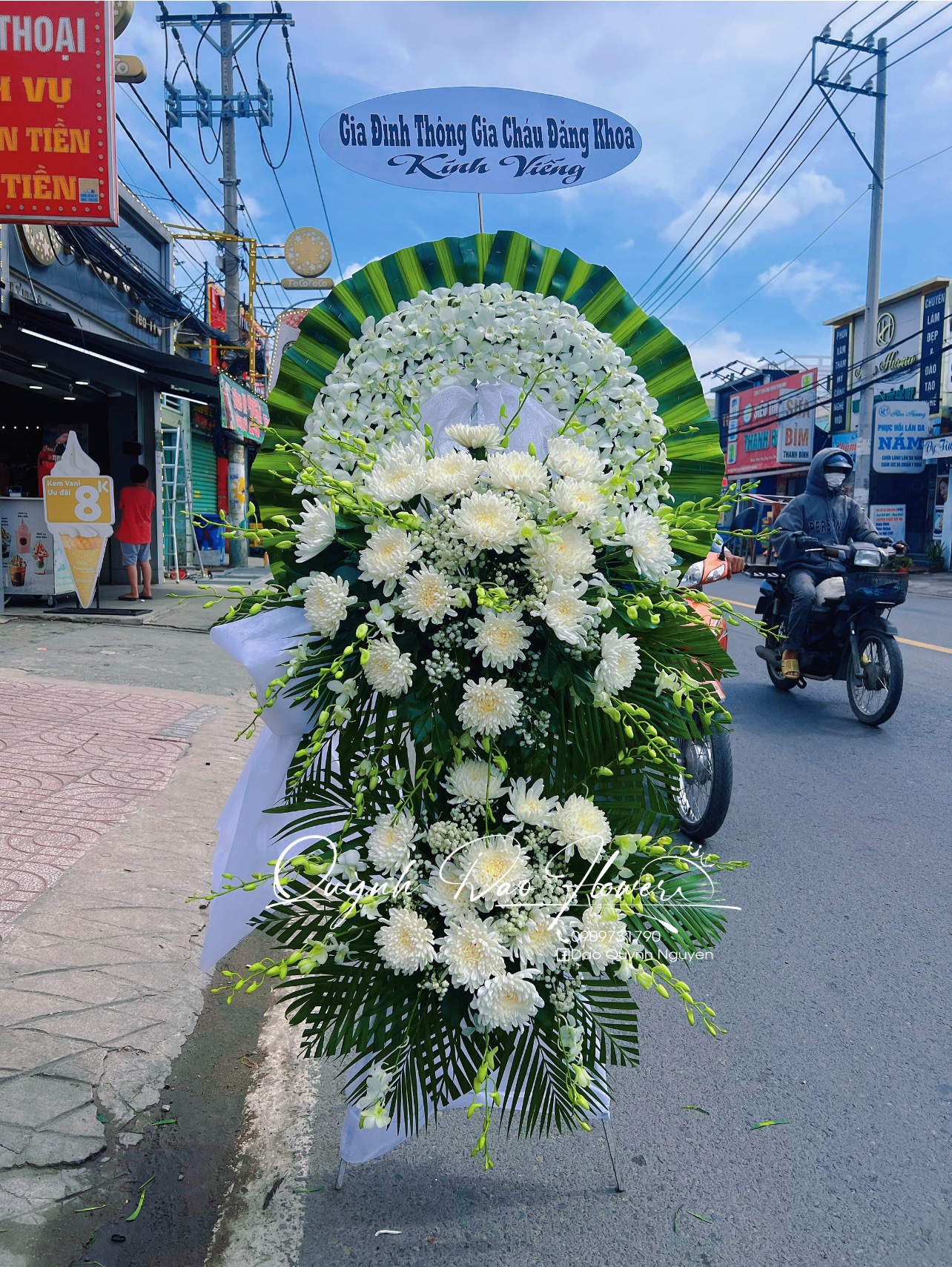 Hoa viếng Thuận An