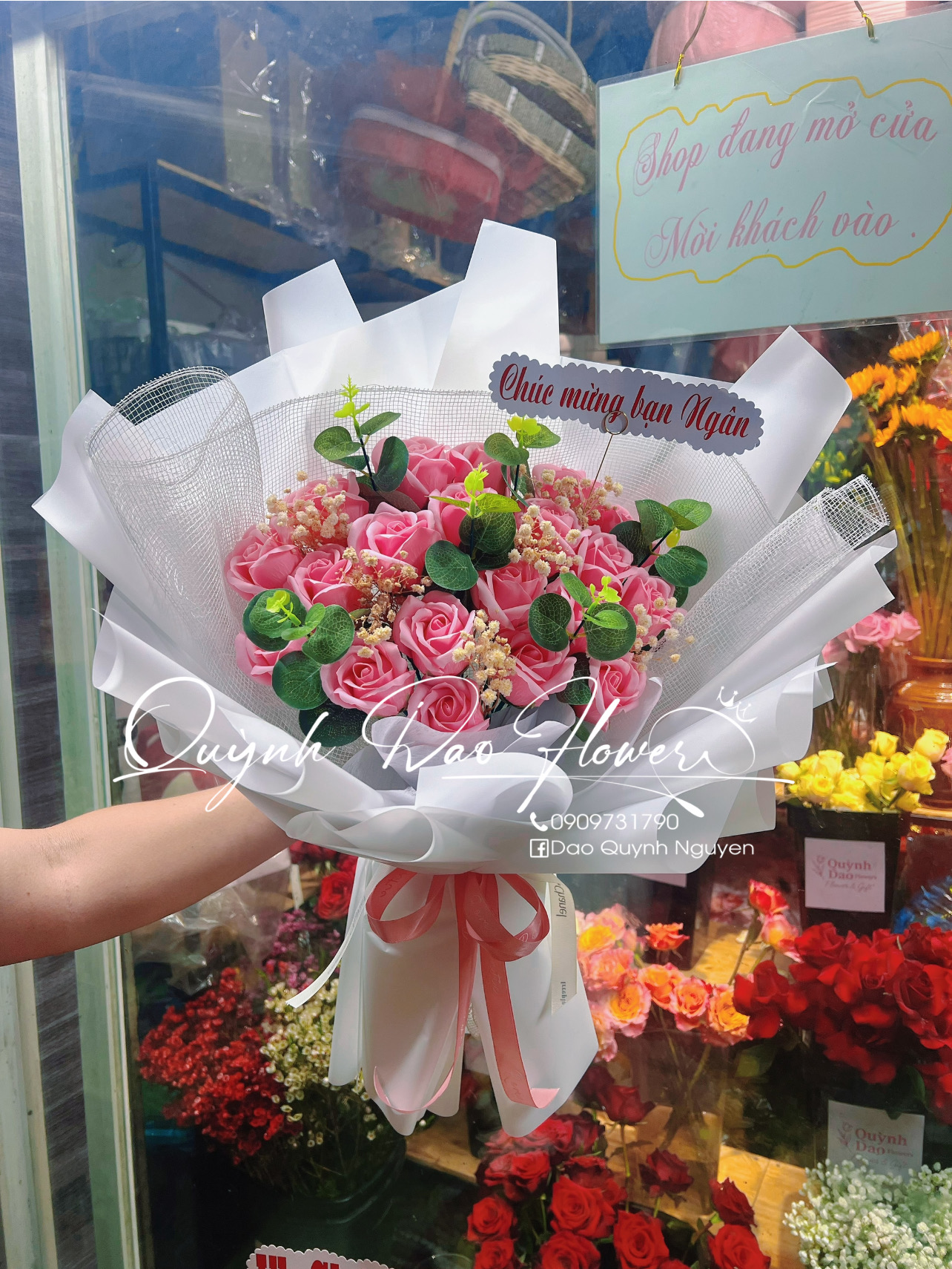 Bó hoa sáp hồng phấn