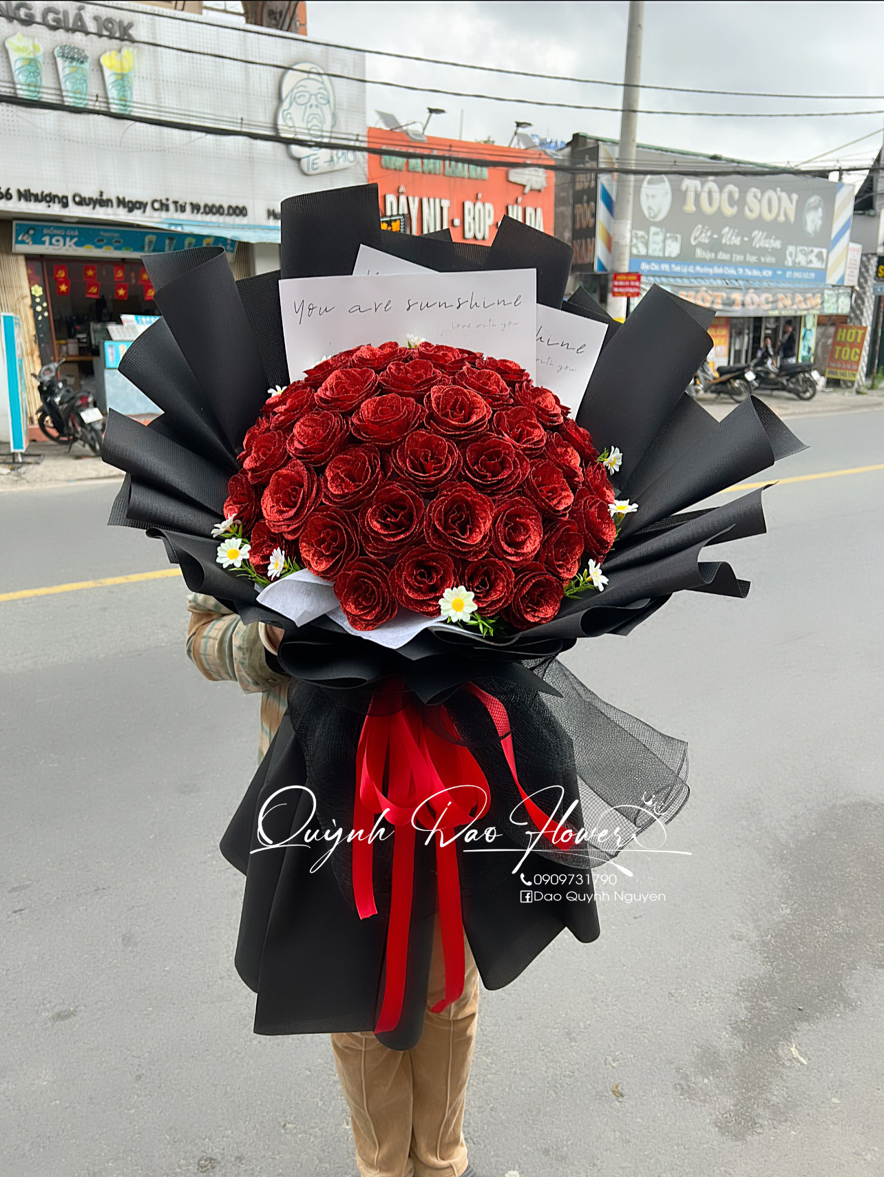 Bó hoa kim tuyến màu đỏ 50 bông