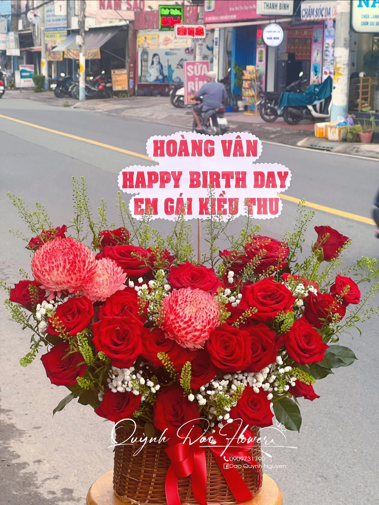 Giỏ hoa đỏ mix cúc mẫu đơn 