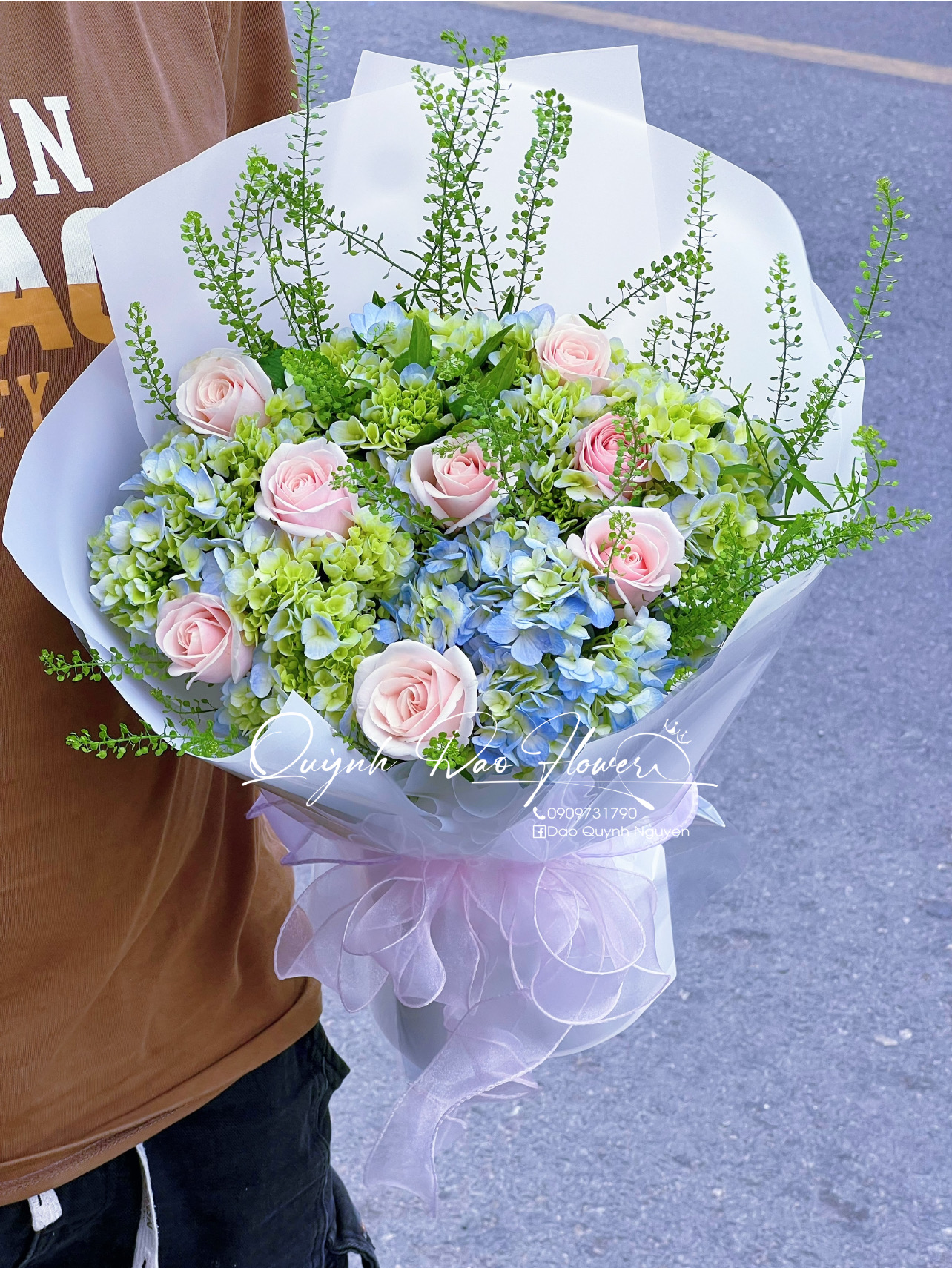 Hoa cẩm tú mix hoa hồng