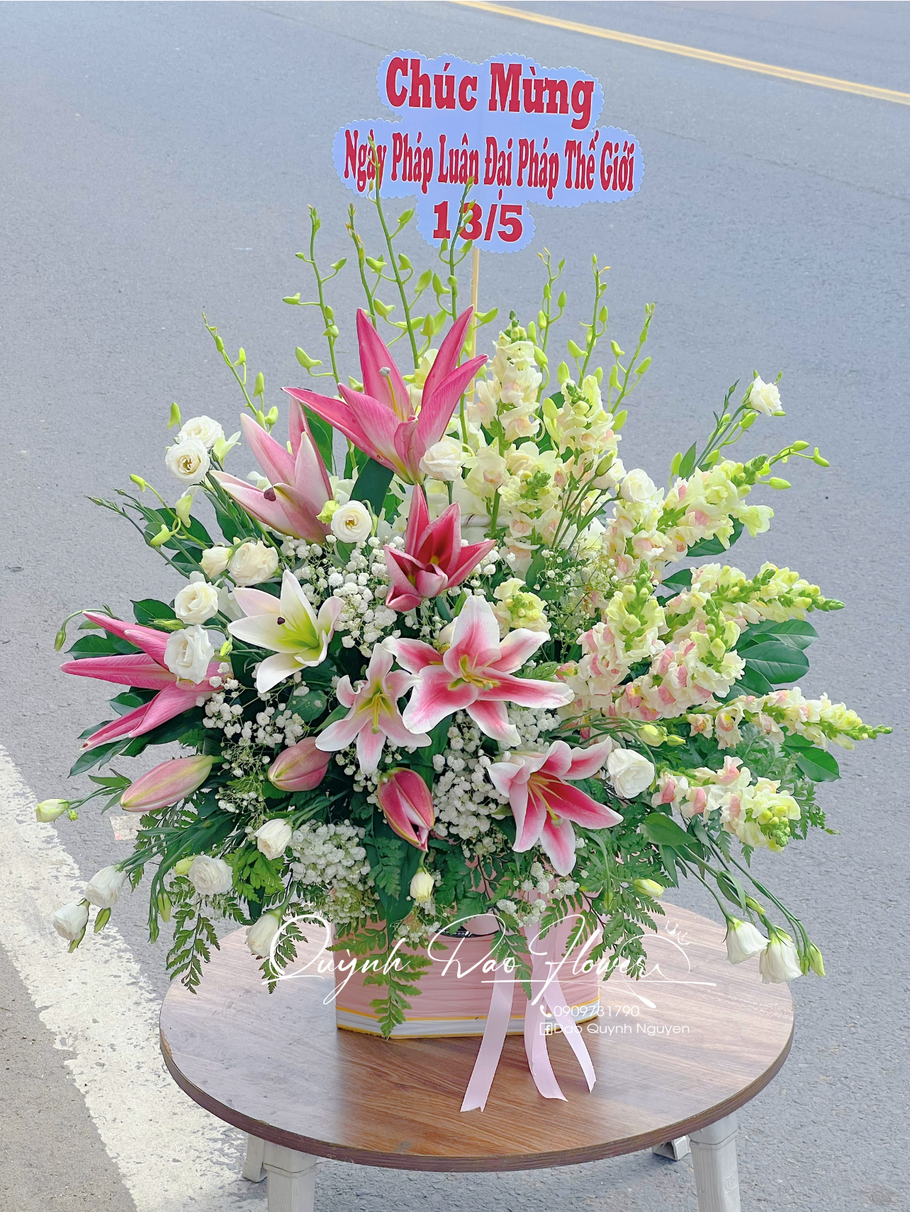 Giỏ hoa chúc mừng hoa lan, hoa ly