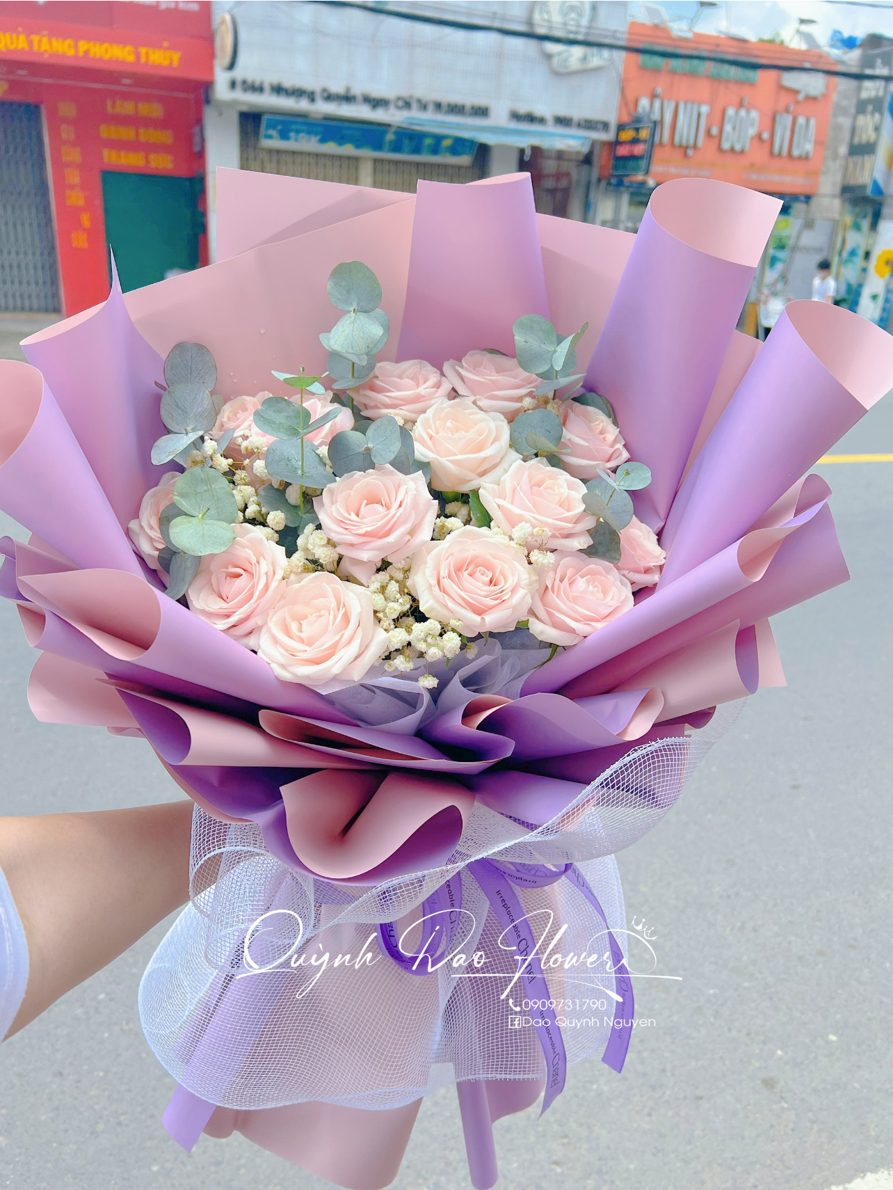 Bó hoa giấy tím