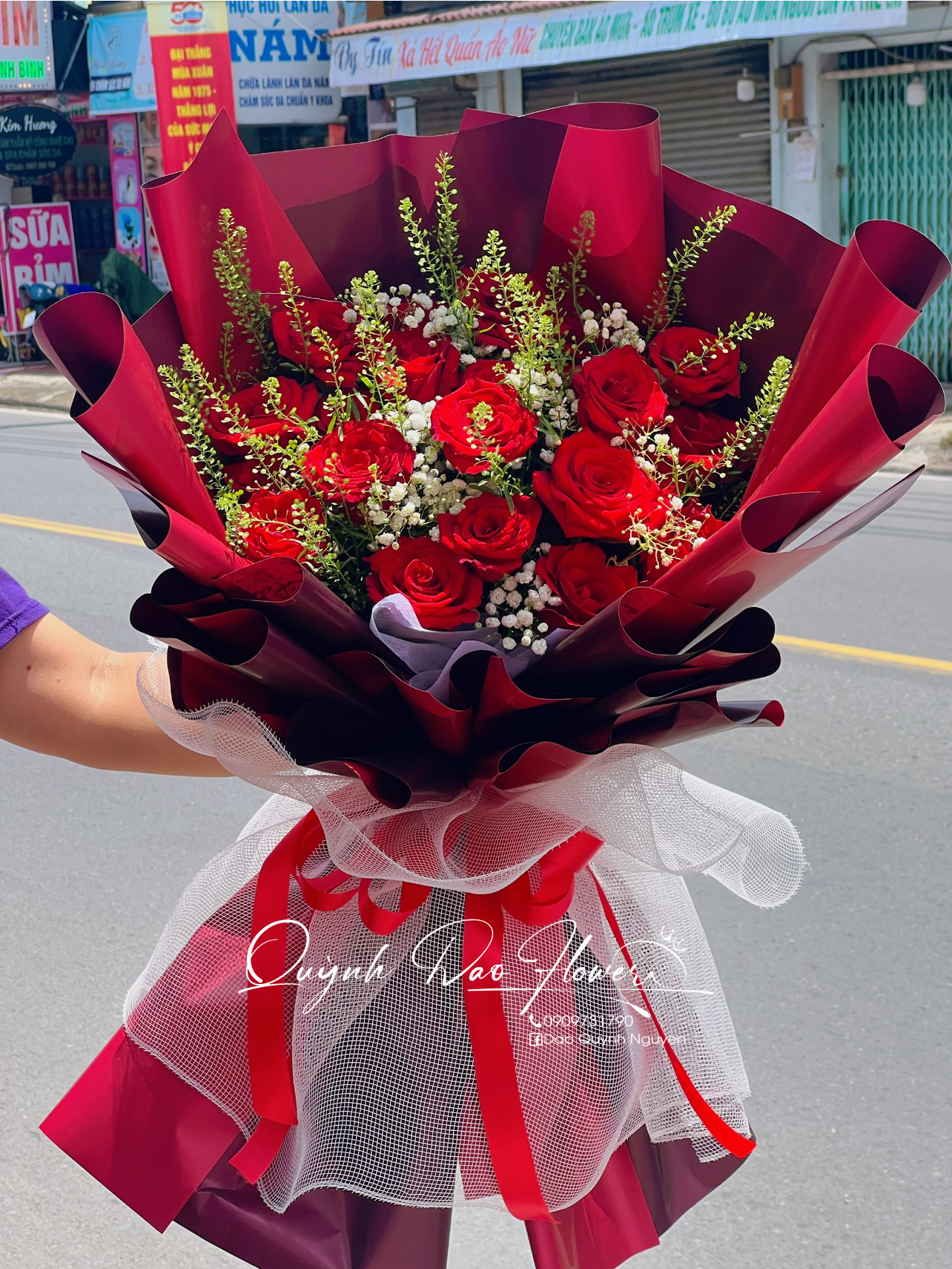 Bó hoa hồng đỏ gần Hóc Môn 
